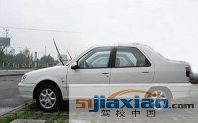 聆通驾校教练车