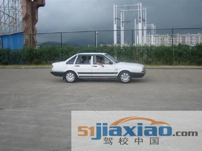 职院驾校教练车